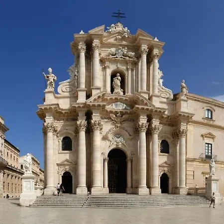 Carmela Arenella Villa *