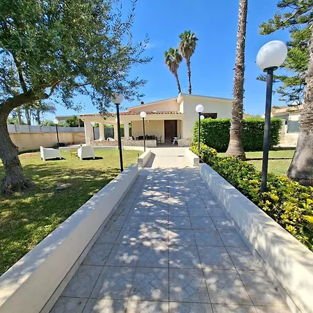 Carmela Arenella Villa *